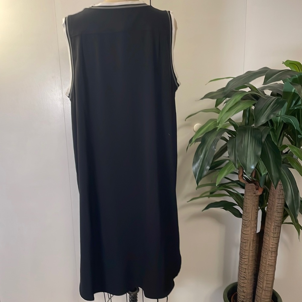 ABS sleeveless sheath dress in black with white trim - Picture 4 of 5